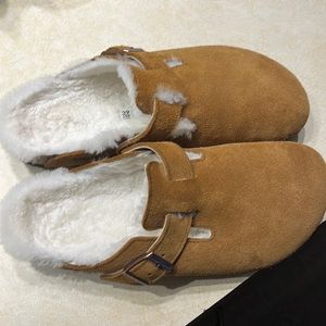 Birkenstock Genuine Shearling Lined Clog size 39 / 8  Mink/Natural color.